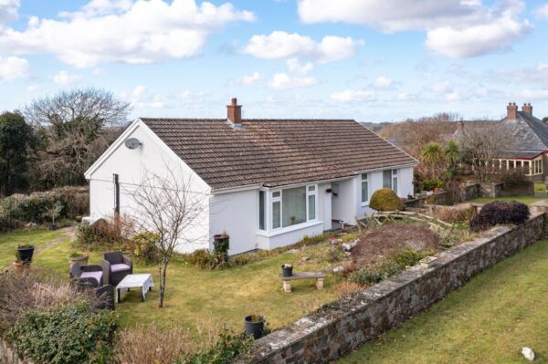 Hillcrest, Lawrenny Road, Cresselly, Kilgetty, SA68