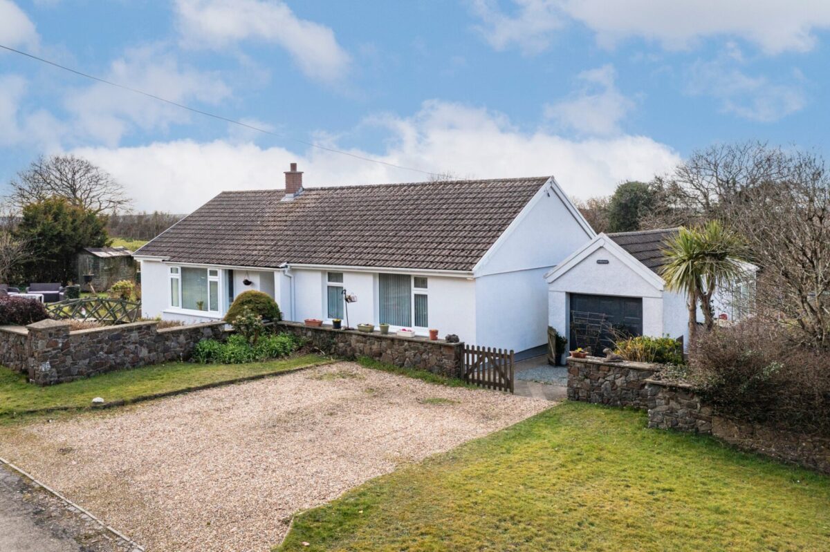 Hillcrest, Lawrenny Road, Cresselly, Kilgetty, SA68