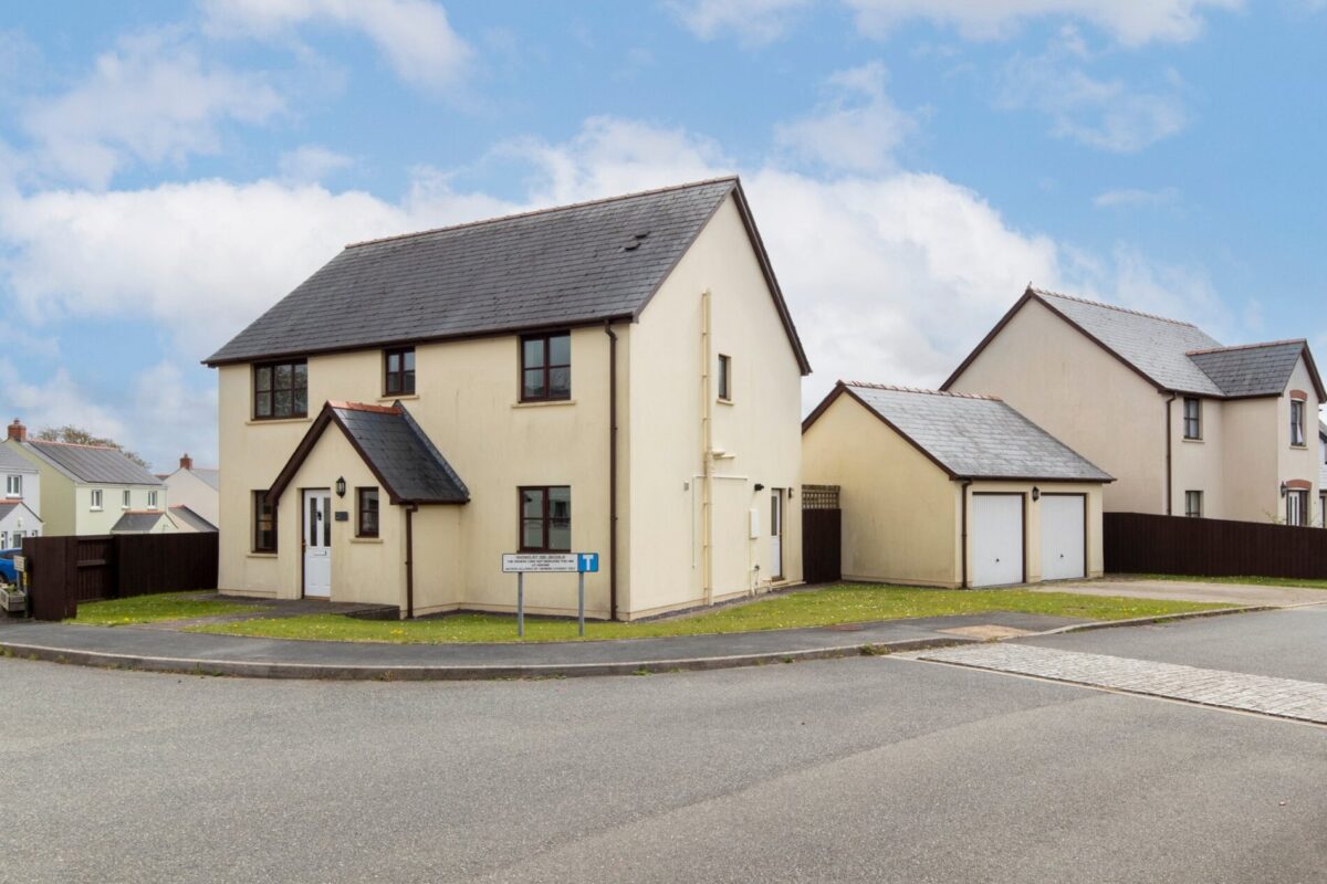 Leven Close, Hook, Haverfordwest, SA62