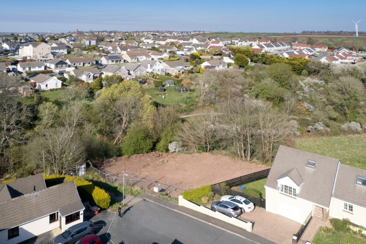 Lilac Close, Milford Haven, SA73