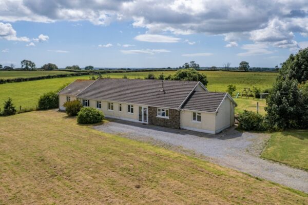 Long Mountain, Yerbeston, Kilgetty, SA68