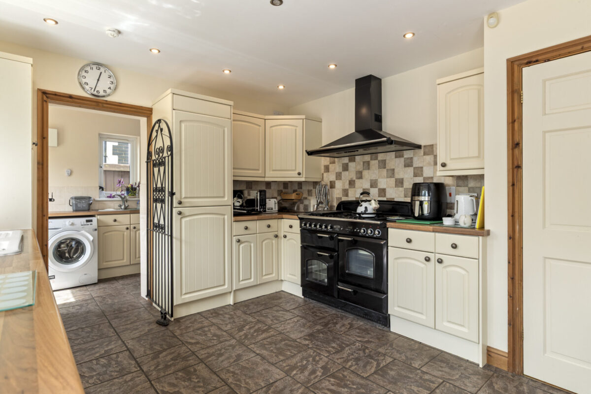 Reginald Close, Hundleton, SA71