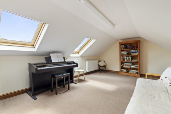Reginald Close, Hundleton, SA71