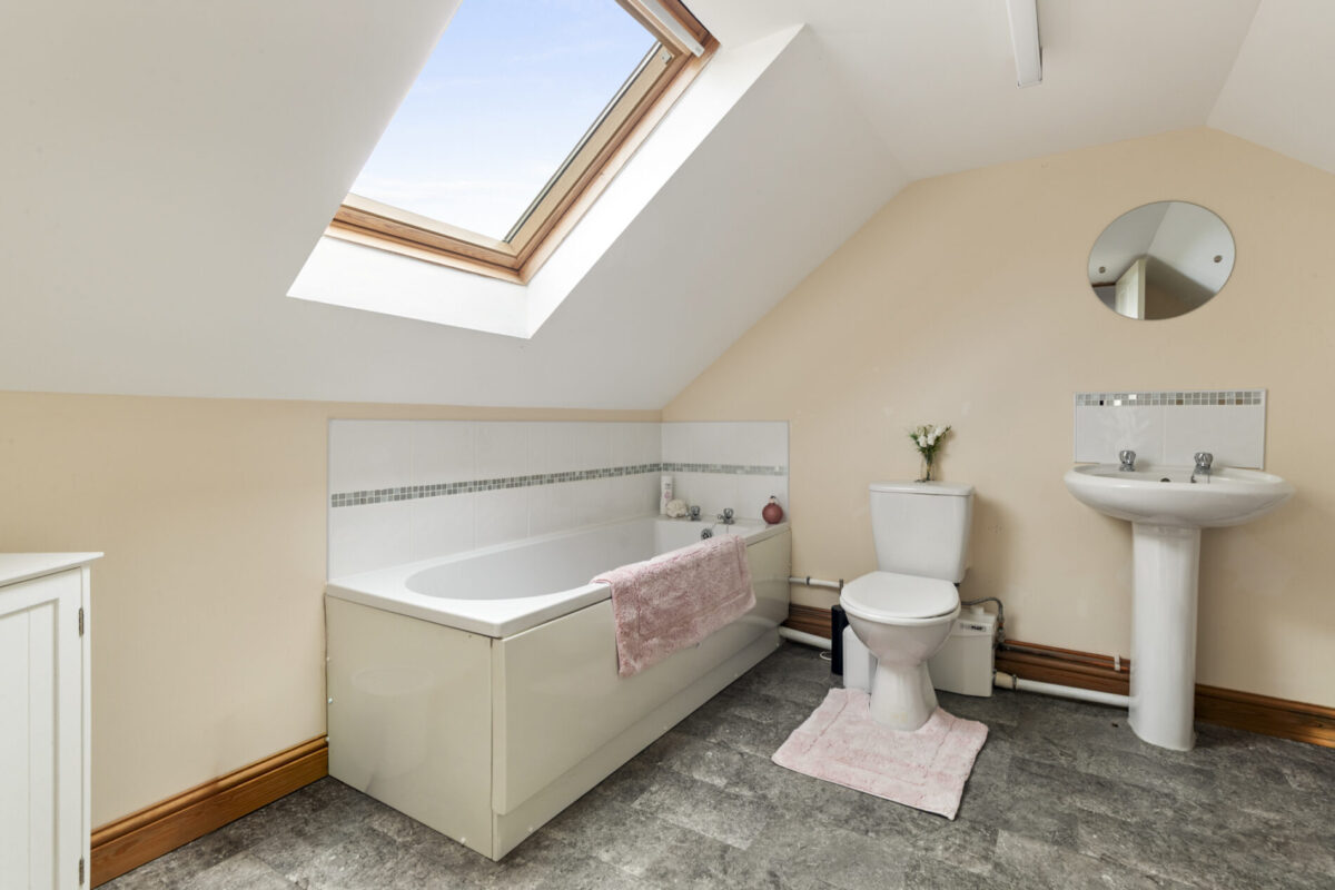 Reginald Close, Hundleton, SA71