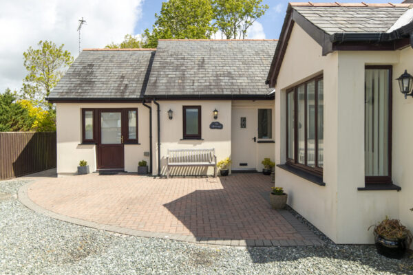 Reginald Close, Hundleton, SA71