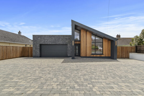 Church Road, Roch, SA62