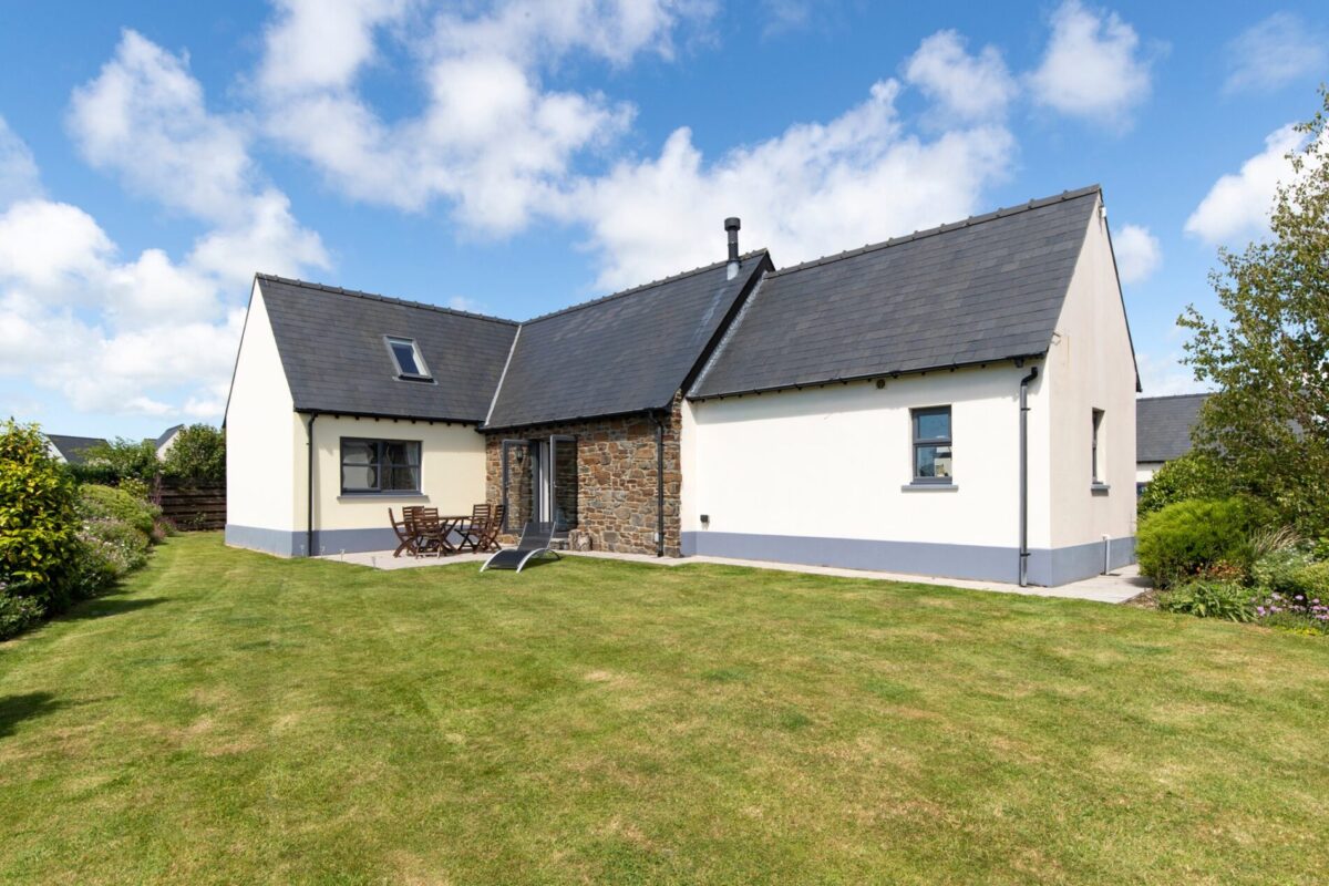 33 Juniper Close, Cuffern, Roch, Haverfordwest, SA62