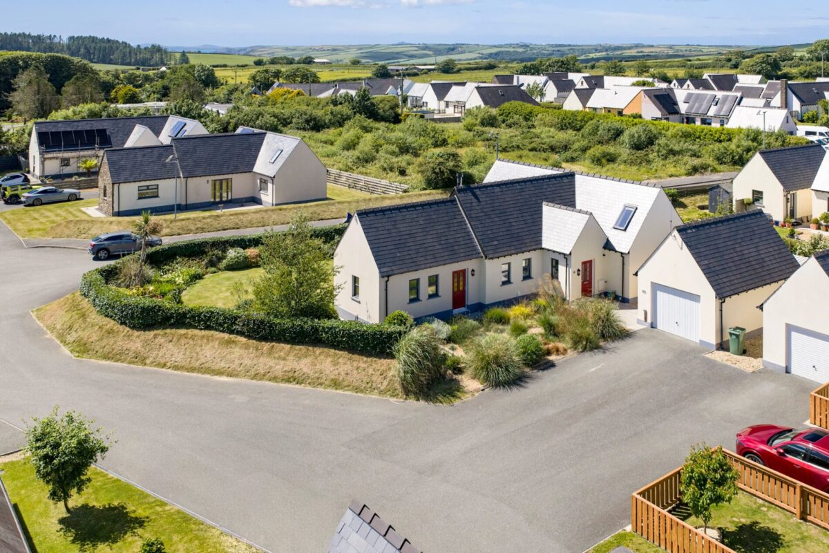 33 Juniper Close, Cuffern, Roch, Haverfordwest, SA62