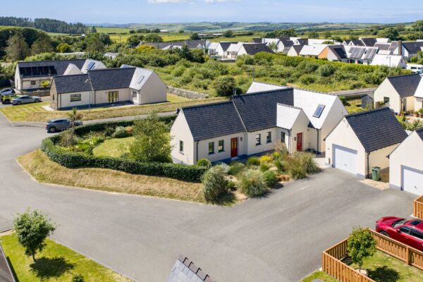33 Juniper Close, Cuffern, Roch, Haverfordwest, SA62