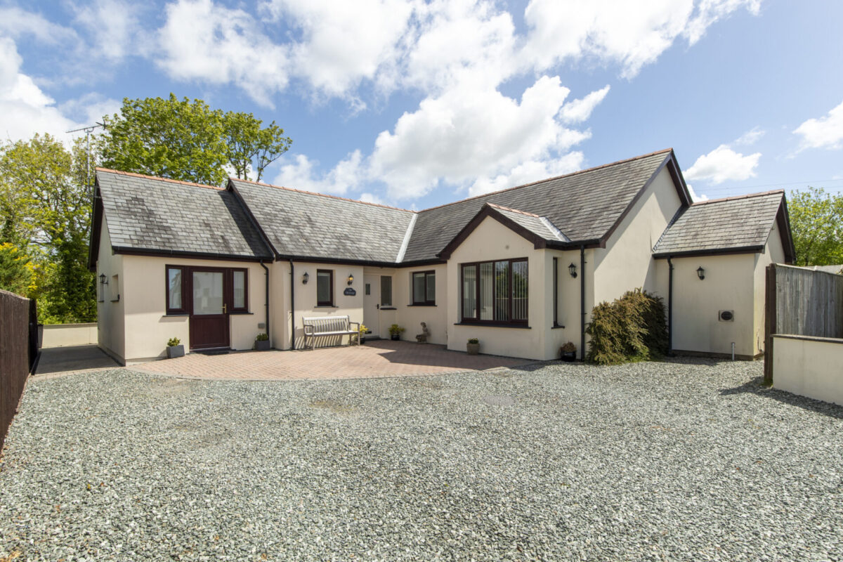 Reginald Close, Hundleton, SA71