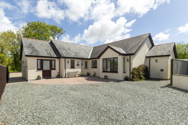Reginald Close, Hundleton, SA71