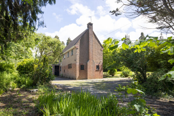 Longsdon, Uzmaston Road, Haverfordwest, SA61 1UA