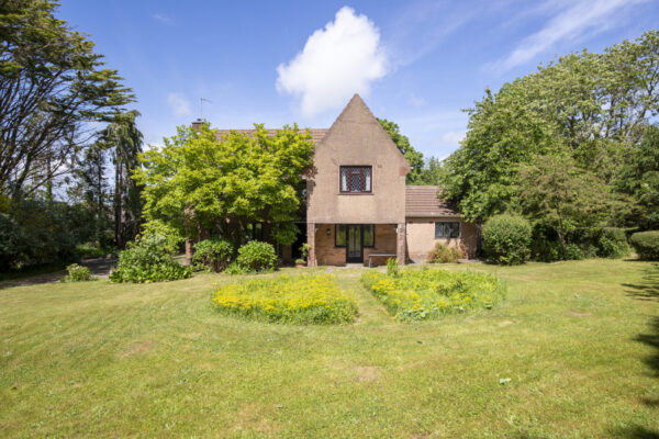 Longsdon, Uzmaston Road, Haverfordwest, SA61 1UA
