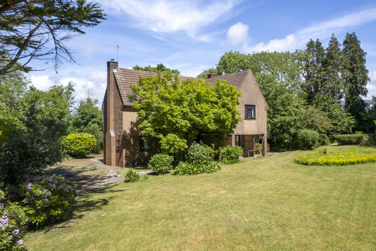 Longsdon, Uzmaston Road, Haverfordwest, SA61 1UA