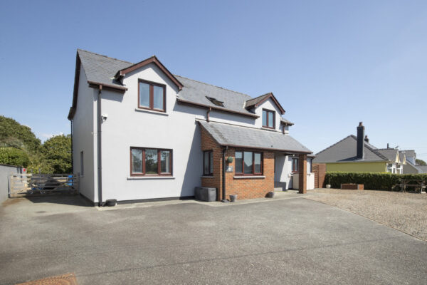 New Road, Hook, SA62